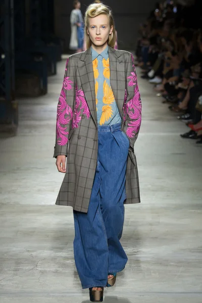 Look 14